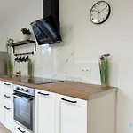 Baltyk Apartment- Tranquil Retreat, 15 Minutes To The Sea & Gdansk Center Апартаменты *