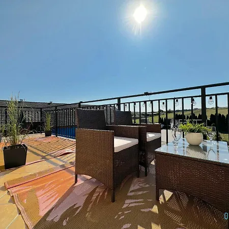 Baltyk Apartment- Tranquil Retreat, 15 Minutes To The Sea & Gdansk Center *