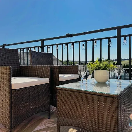 Baltyk Apartment- Tranquil Retreat, 15 Minutes To The Sea & Gdansk Center Apartmán *